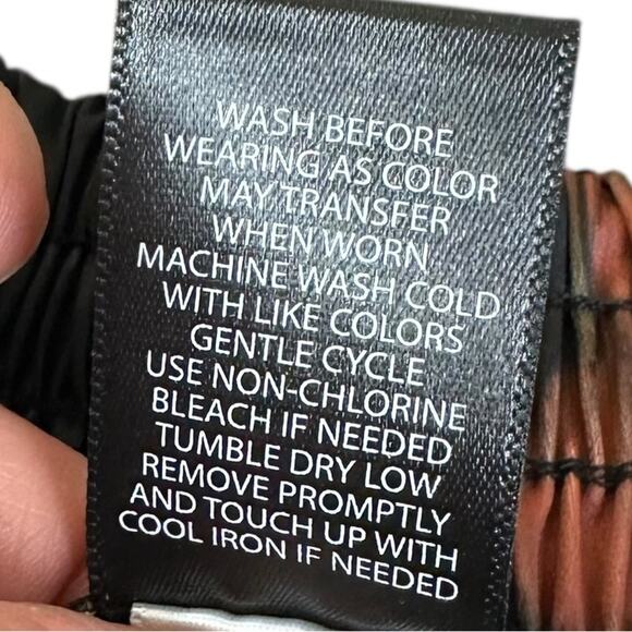 Torrid Floral Satin High Rise Wide Leg Pant Sz 00Tall Large Black Pink - Picture 7 of 9